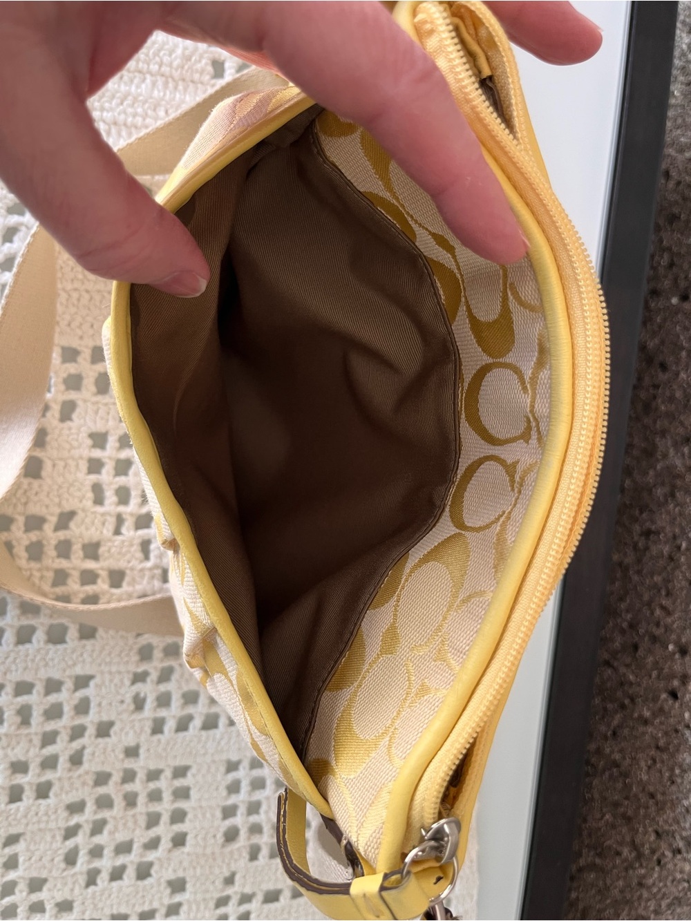 Coach y2k Yellow canvas compact shoulder bag or small crossbody - Picture 8 of 11
